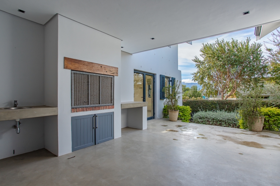 To Let 4 Bedroom Property for Rent in Vrykyk Western Cape